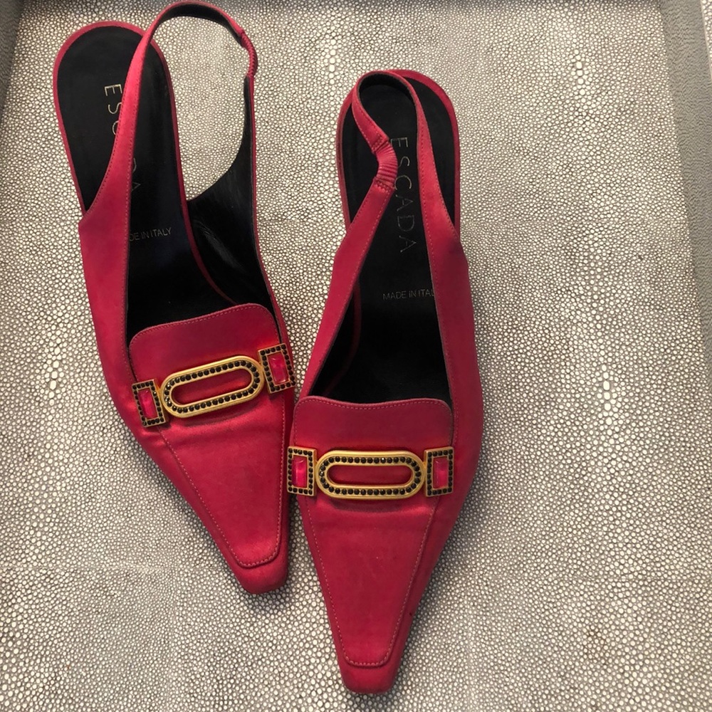 Escada Bright Pink with Rhinestone Broach Sling-back pumps, Size 36, heel 3”
